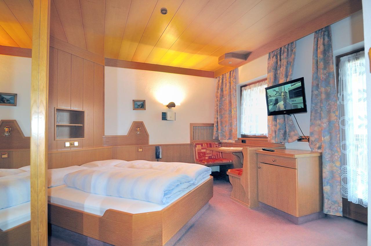 Pension Alpenhof San Leonardo in Passiria Esterno foto