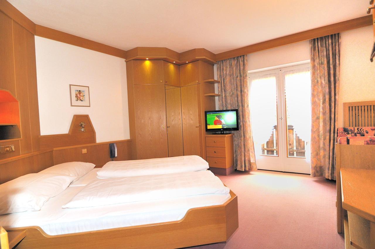 Pension Alpenhof San Leonardo in Passiria Esterno foto